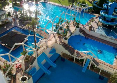 Vistas piscina Apartamentos Benalbeach